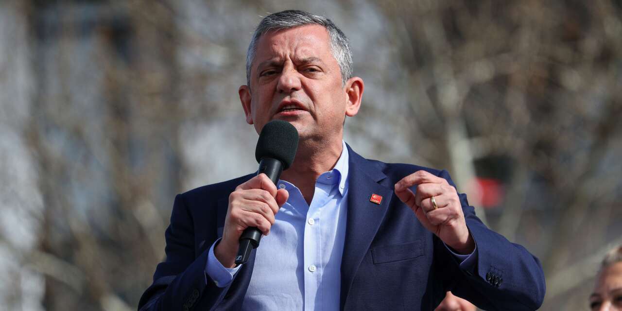 Özgür Özel'den Tarkan'a Kartepe çağrısı: İnşallah bunu duyar