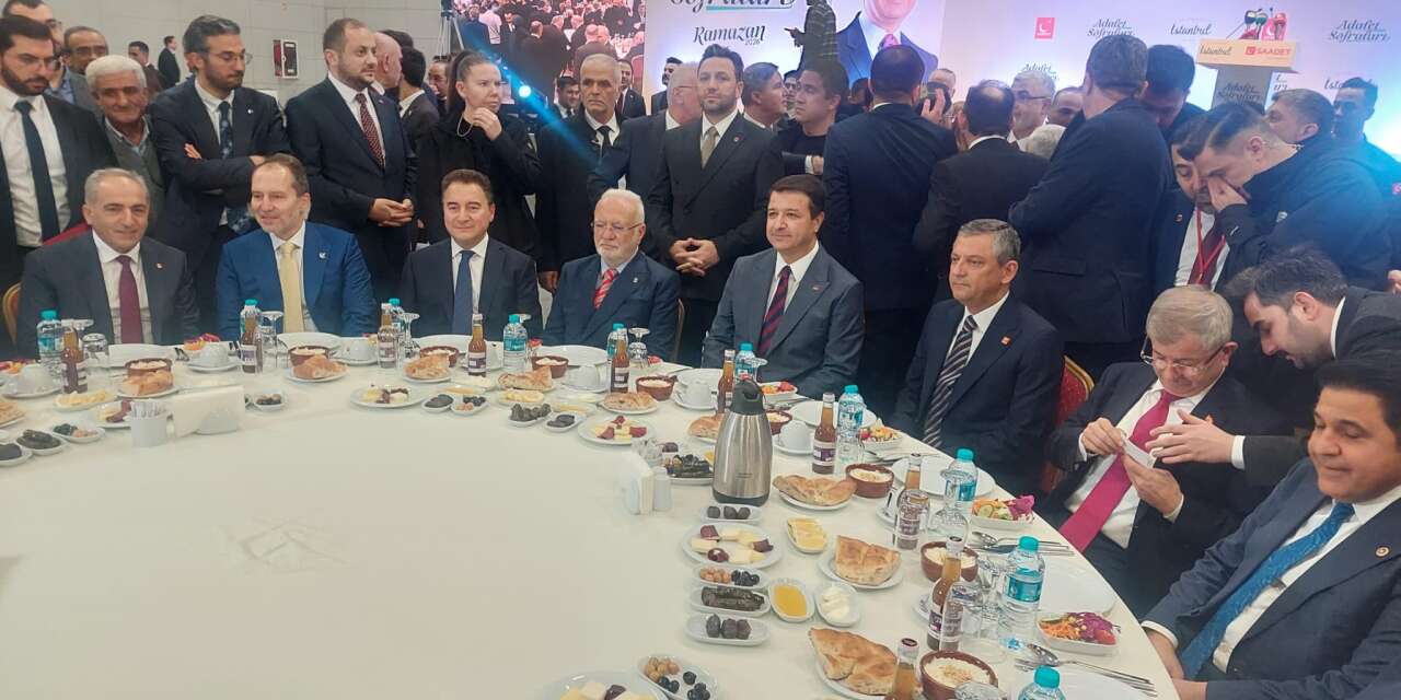 Saadet Partisi'nin iftar programı: 5 benzemez aynı masada