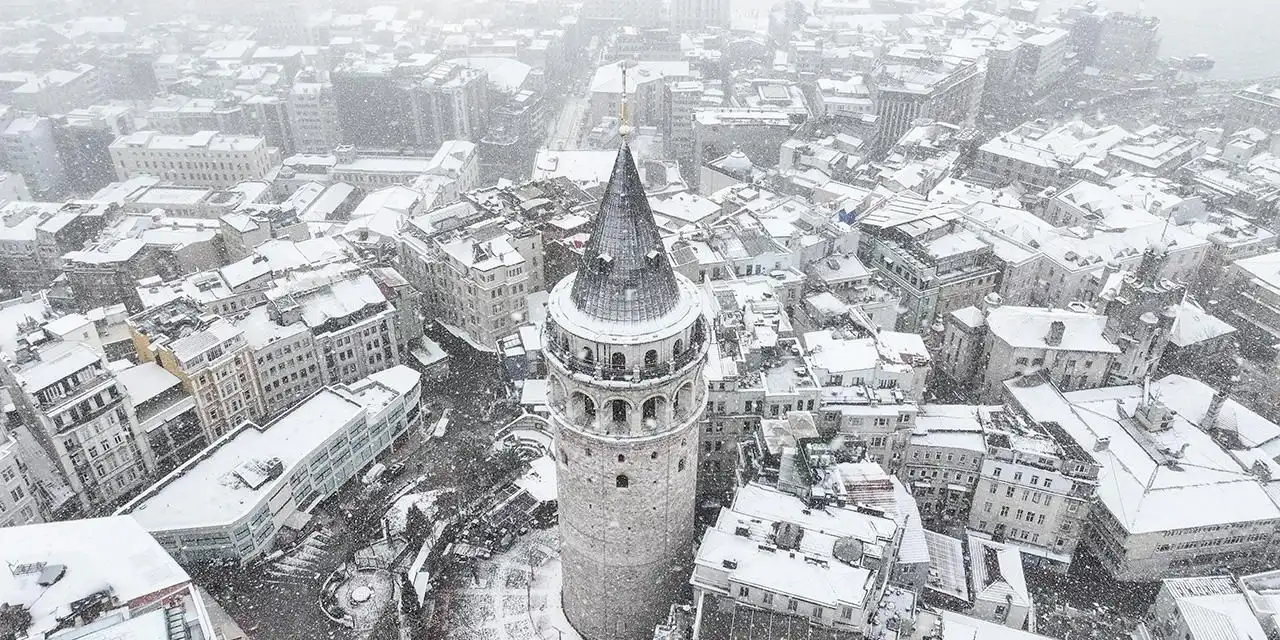İstanbul sıcak havaya elveda diyor: Kar yağışı olabilir!