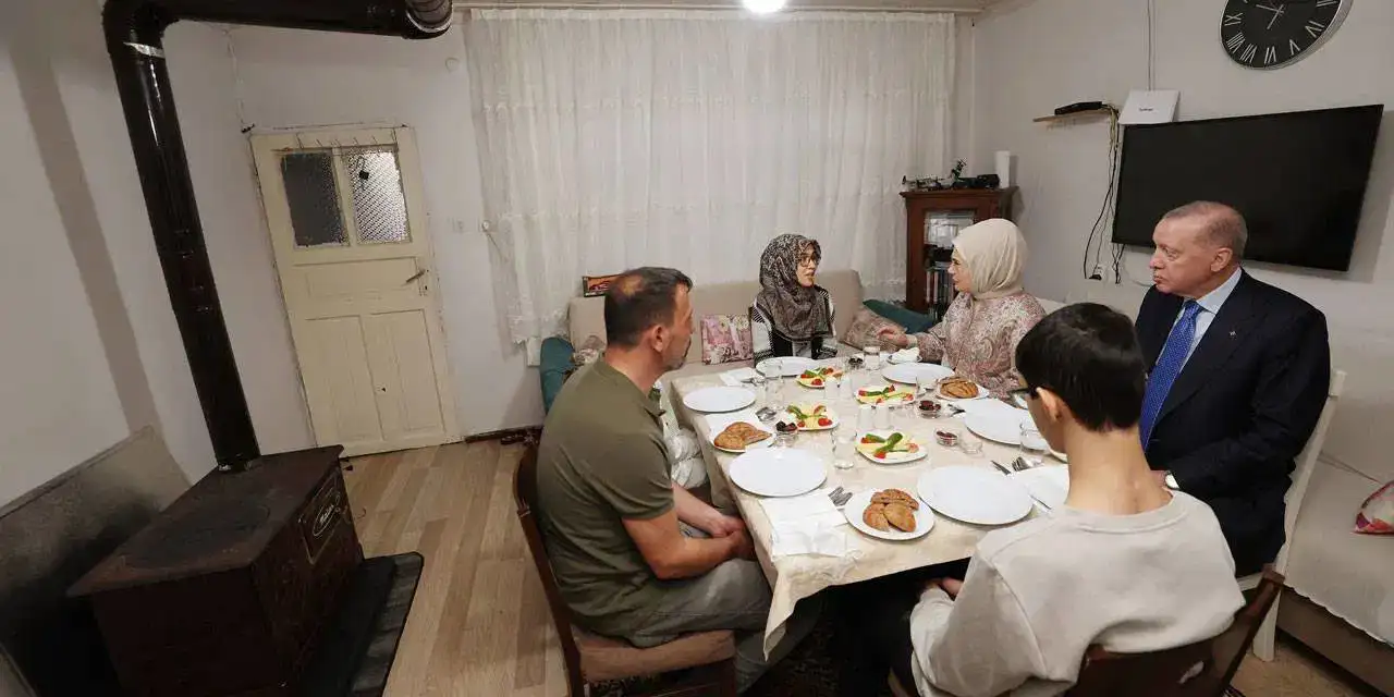 CHP’li vekil 3 ay sonra Erdoğan fotoğrafıyla Bakan Bayraktar’a ‘hesap vakti’ dedi