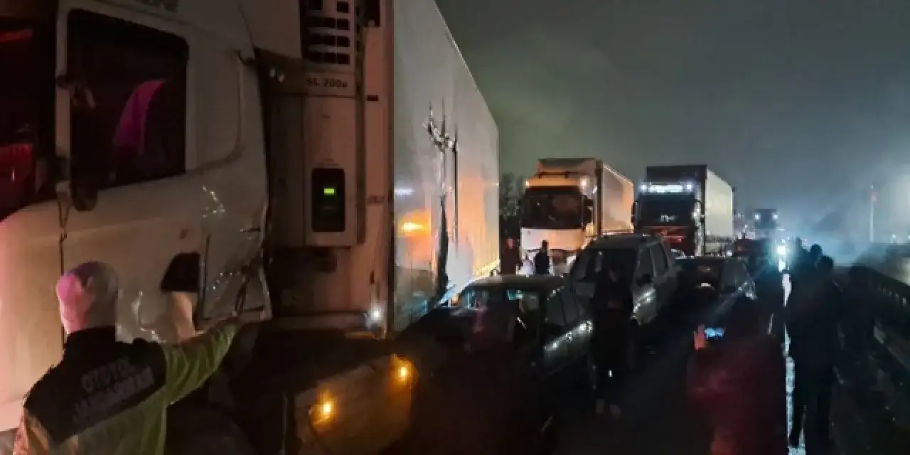 17 aracın karıştığı zincirleme kaza: Ankara yönü kapandı