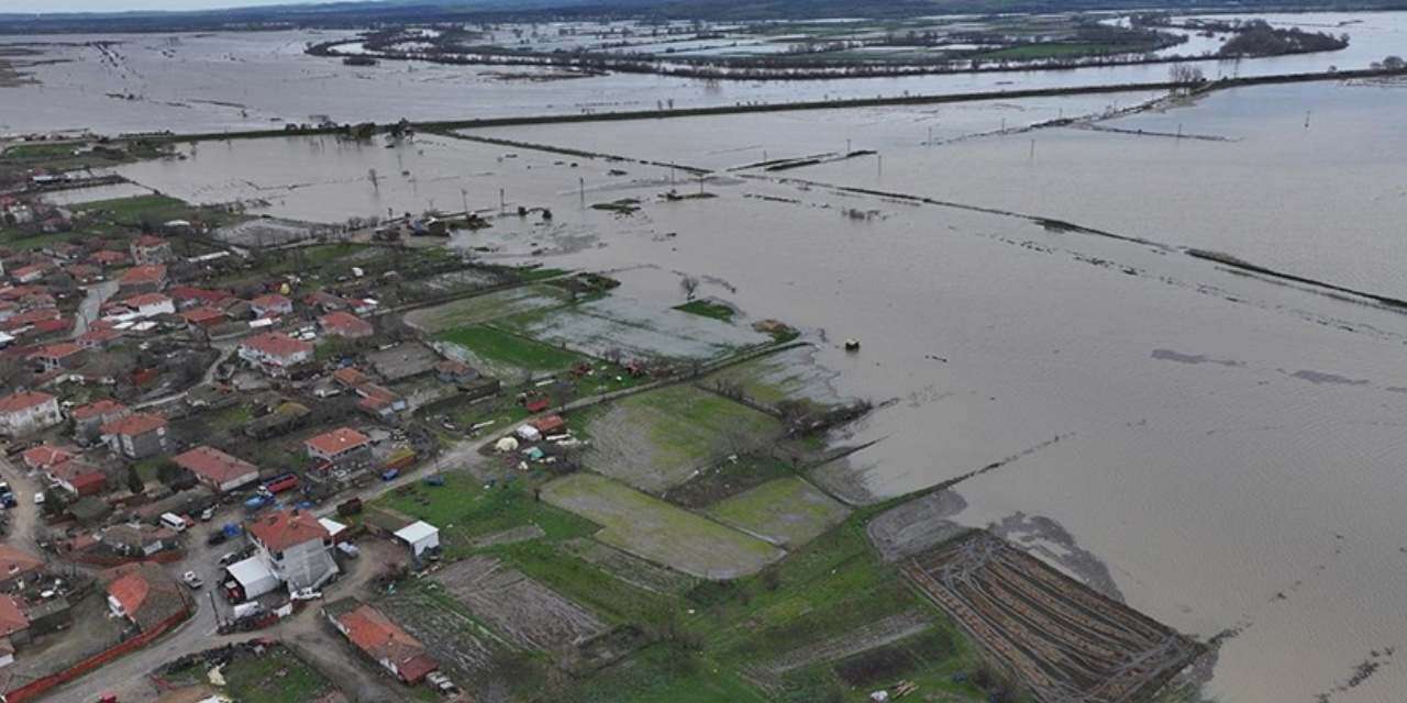 Meriç ve Tunca nehirleri taştı: Edirne’de köprüler kapatıldı ve yerleşim yerlerinde tahliyeler başlatıldı