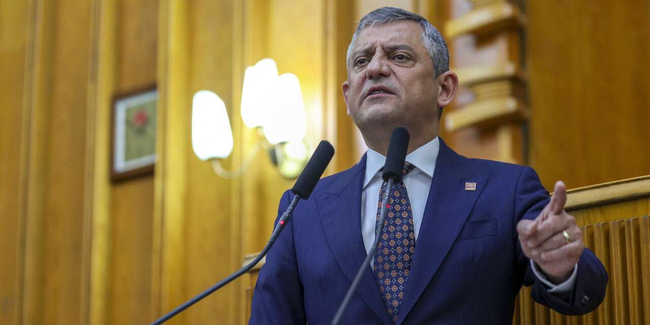 Özgür Özel Özel'den 'balyoz' mesajı: Alacağız balyozu otobanlardaki bütün gişeleri kıracağız