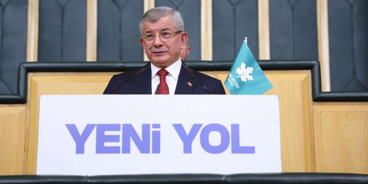 Ahmet Davutoğlu: Çağ dışı laiklik anlayışını millete musallat etmeyin