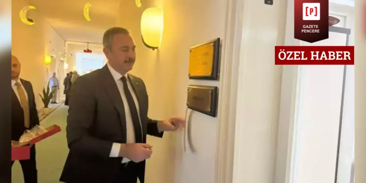 AK Parti Meclis koridorlarını süslemişti: Süslemelerin tanıdık firmadan alındığı ortaya çıktı