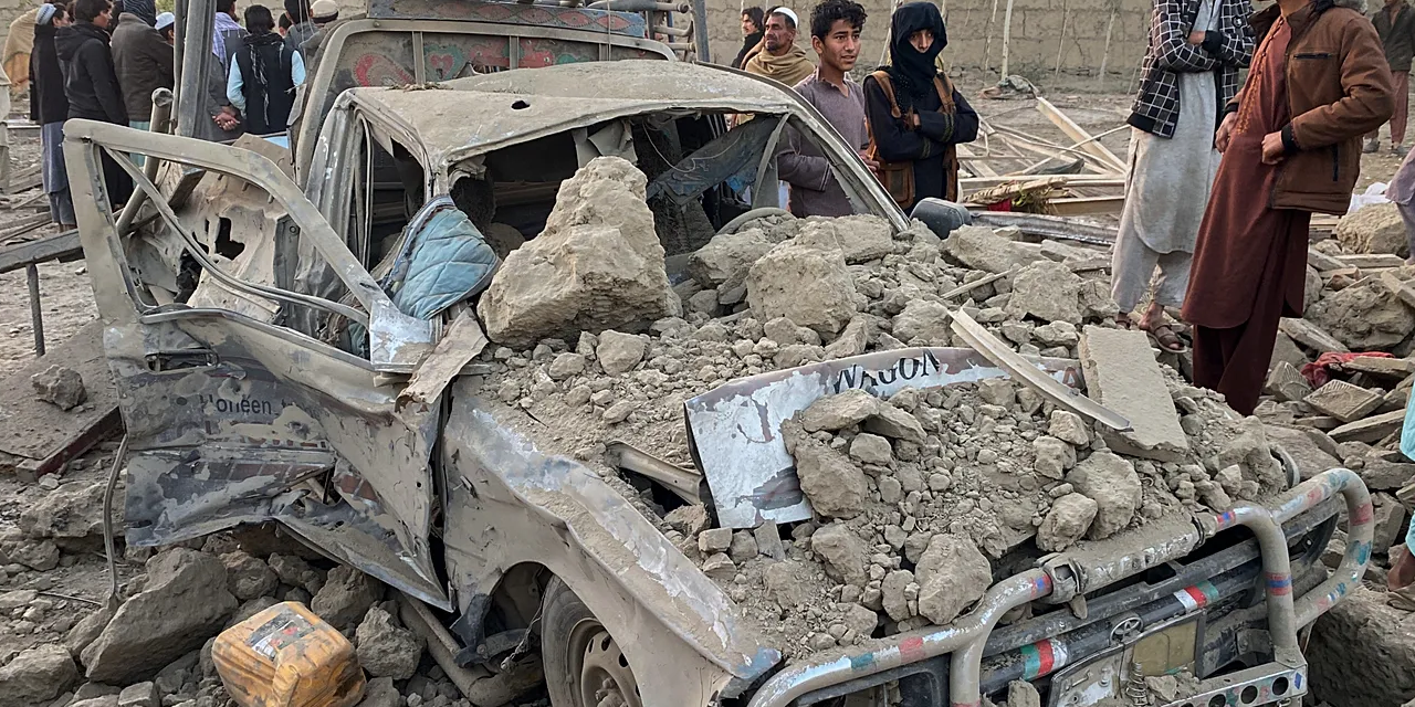 Afganistan duyurdu: Pakistan ordusuna ve mevzilerine operasyon başlatıldı