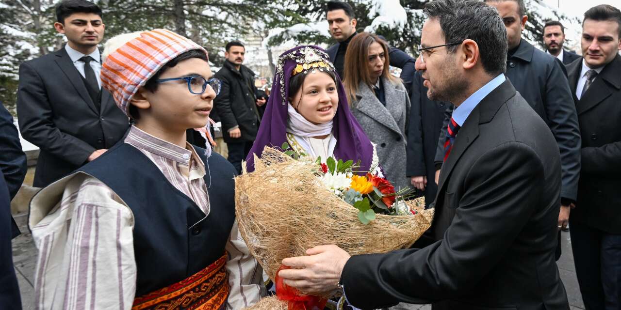 Akın Gürlek'e Nevşehir'de karşılama: Onlarca çakarlı araç, kurban, davul zurna