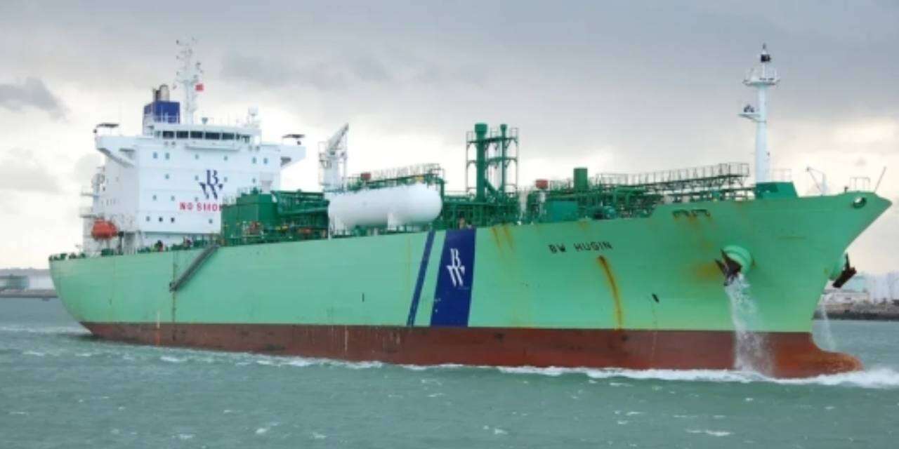 ABD’nin İran saldırısı sürerken Türk gemisi ismini değiştirdi