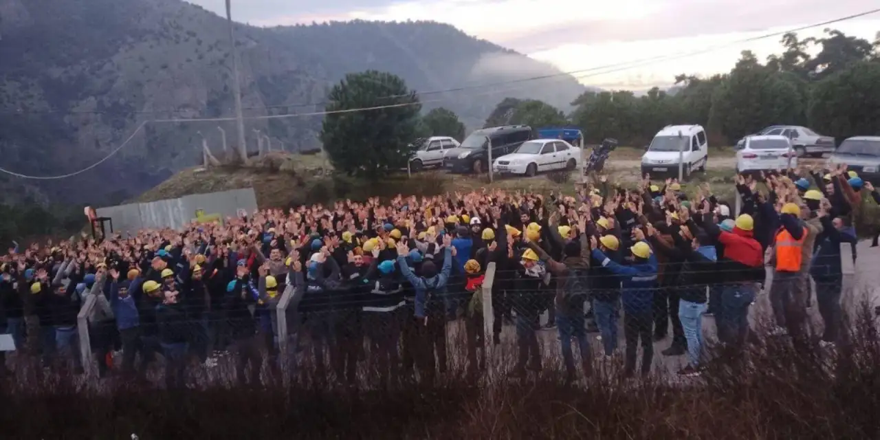 Polyak'da direnen işçiler kendini madene kilitledi
