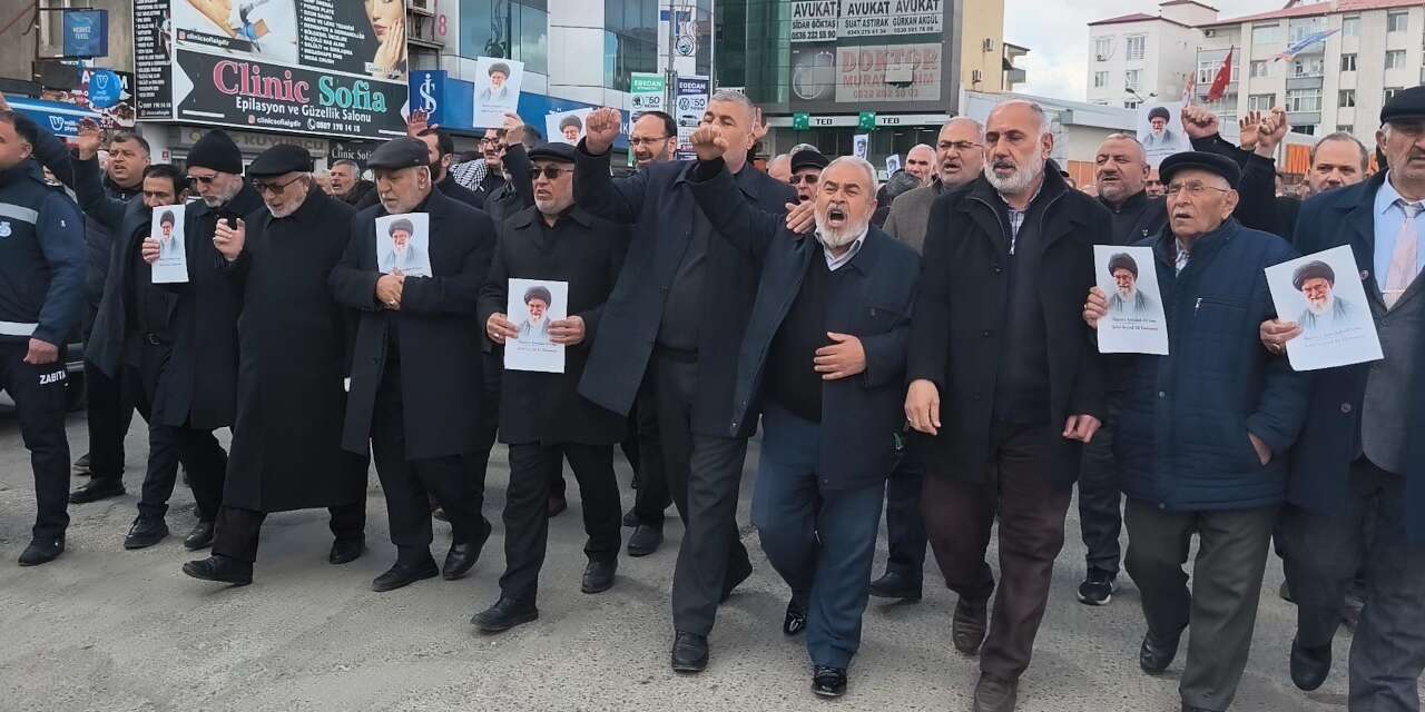 Iğdır'da Ali Hamaney için yürüyüş düzenlendi