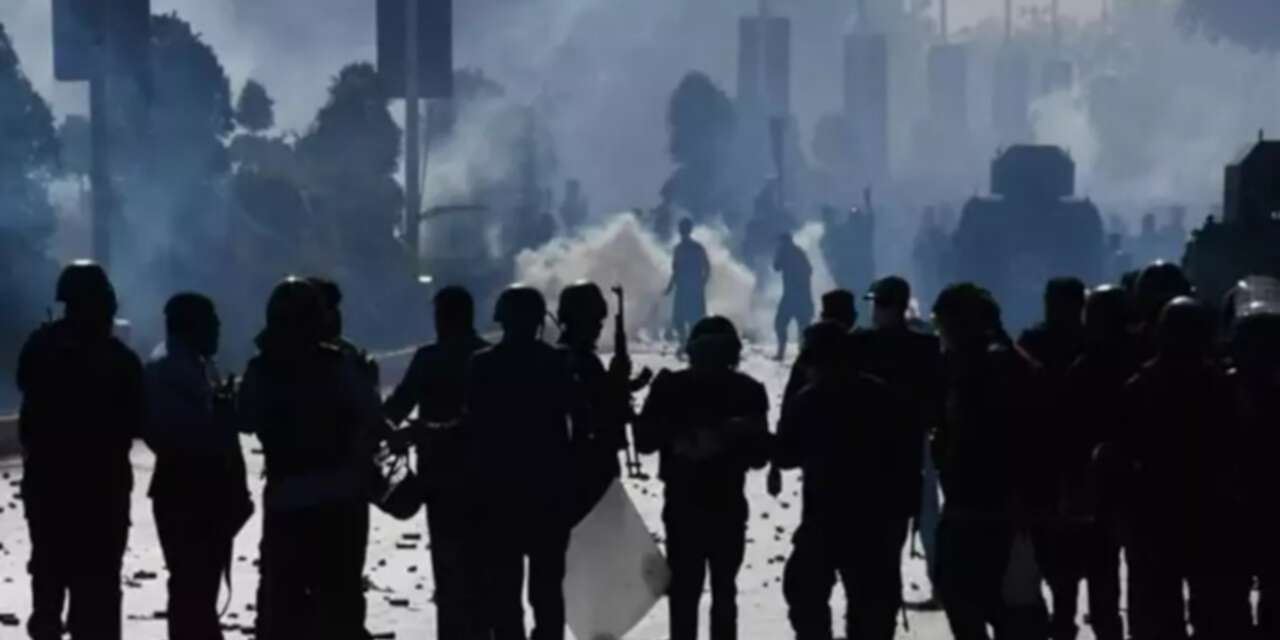 Hamaney'in ölümü Pakistan'a sıçradı: Sokağa çıkma yasağı ilan edildi