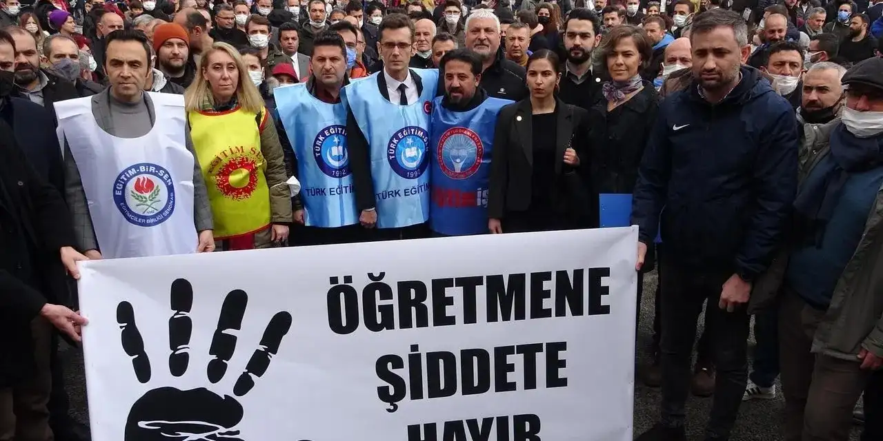 Öldürülen öğretmenin ardından okullarda grev başladı