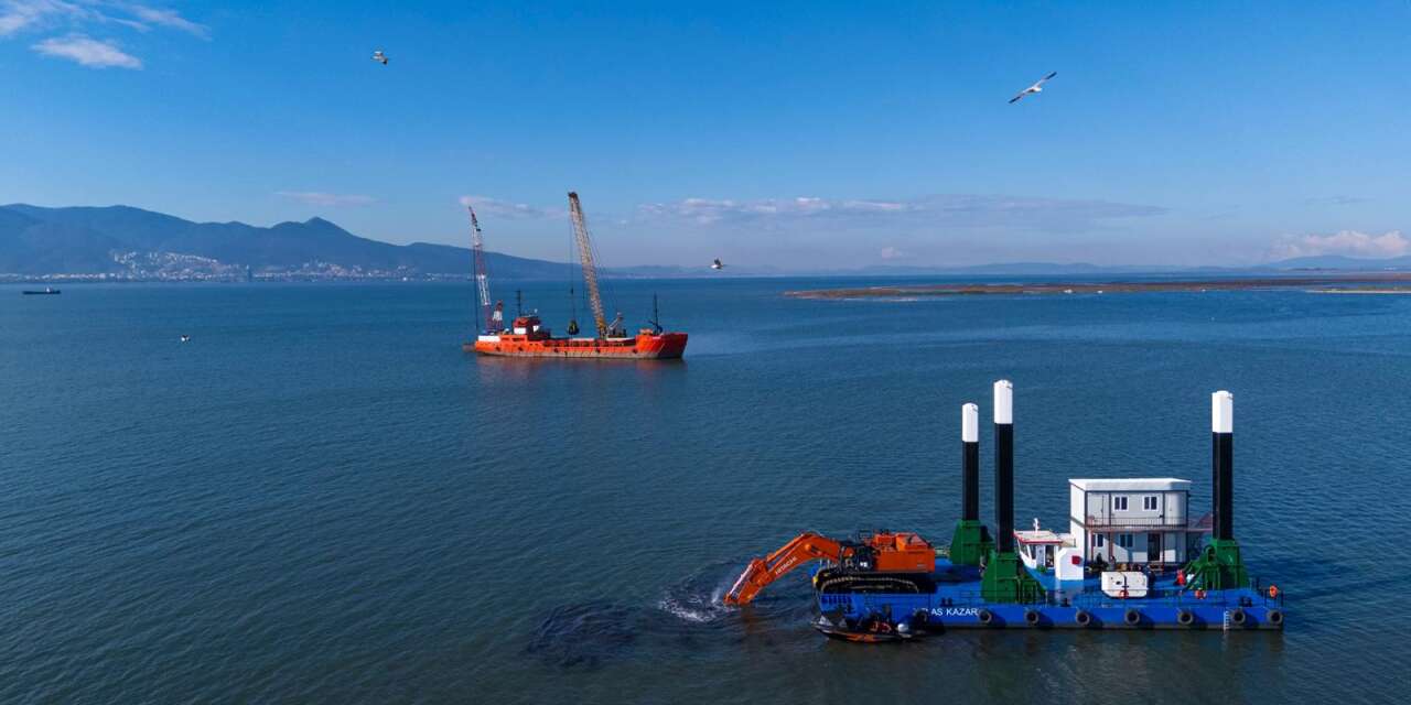 İzmir Körfez'den çıkan çamur 50 bin hafriyat kamyonunu dolduruyor!