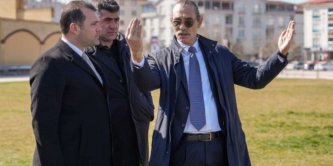 Beşikcioğlu sahada: Kültür merkezlerinden meydan düzenlemesine kadar ilçeyi adım adım gezdi