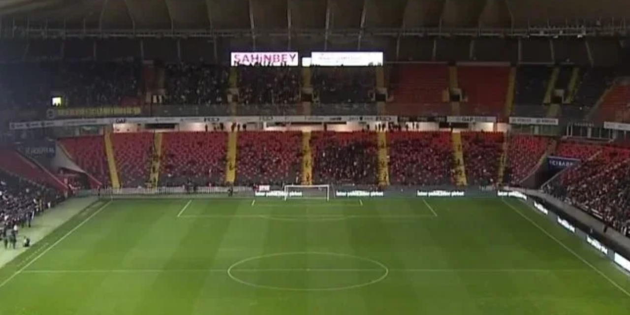 Gaziantep FK - Fenerbahçe maçında kriz! Futbolcular soyunma odasına gitti
