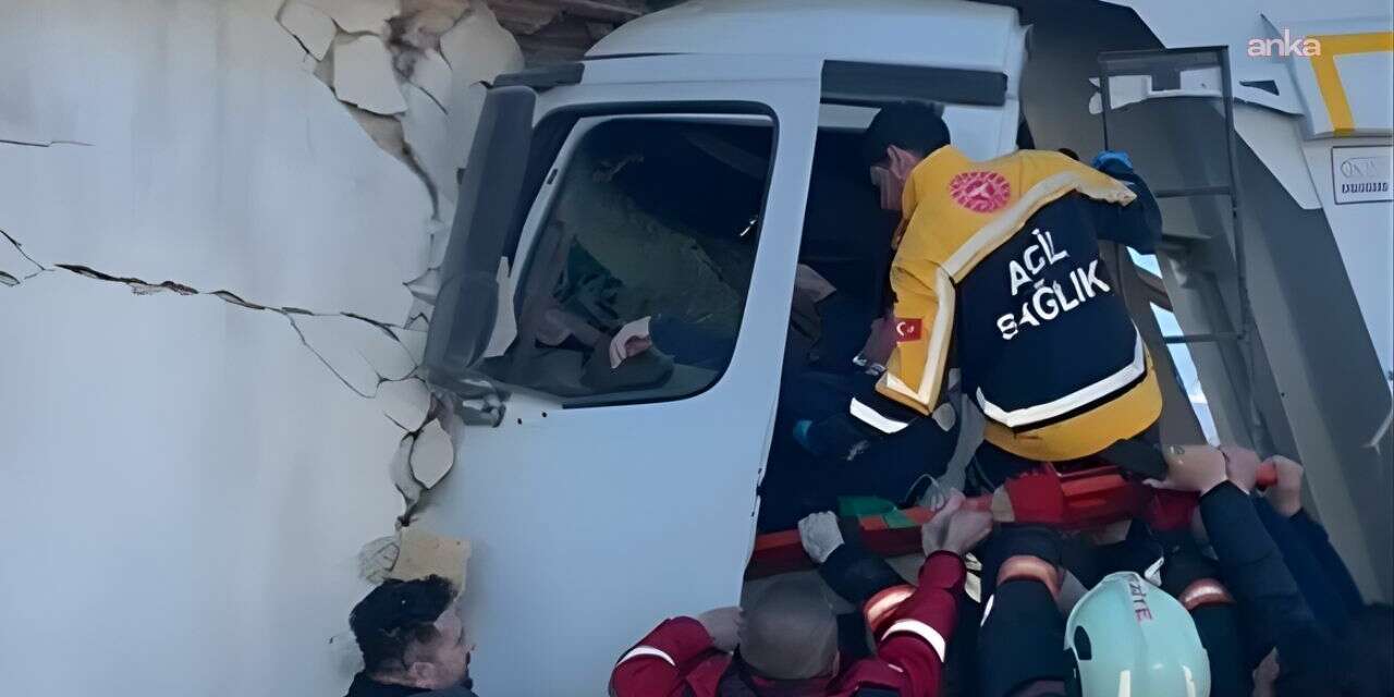 Malatya'da kaza: Freni patlayan kamyon eve girdi