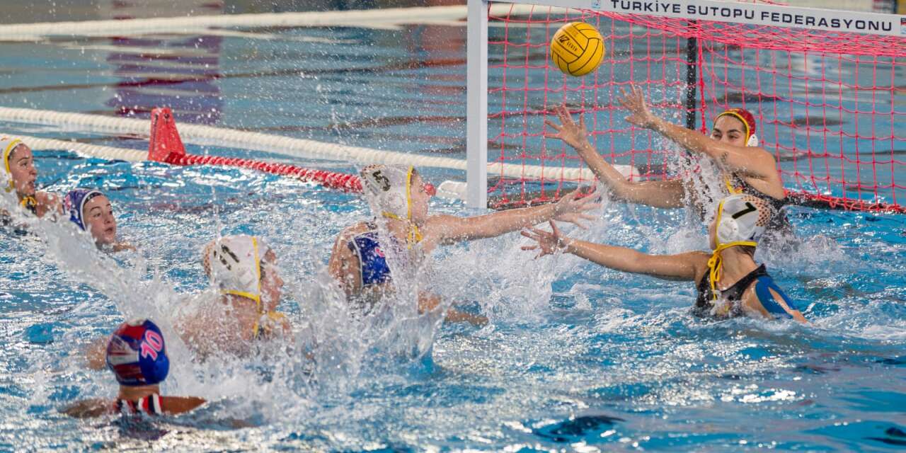 İzmir’de Avrupa heyecanı: Göztepe kadın sutopu takımı Sirens’i farklı geçti