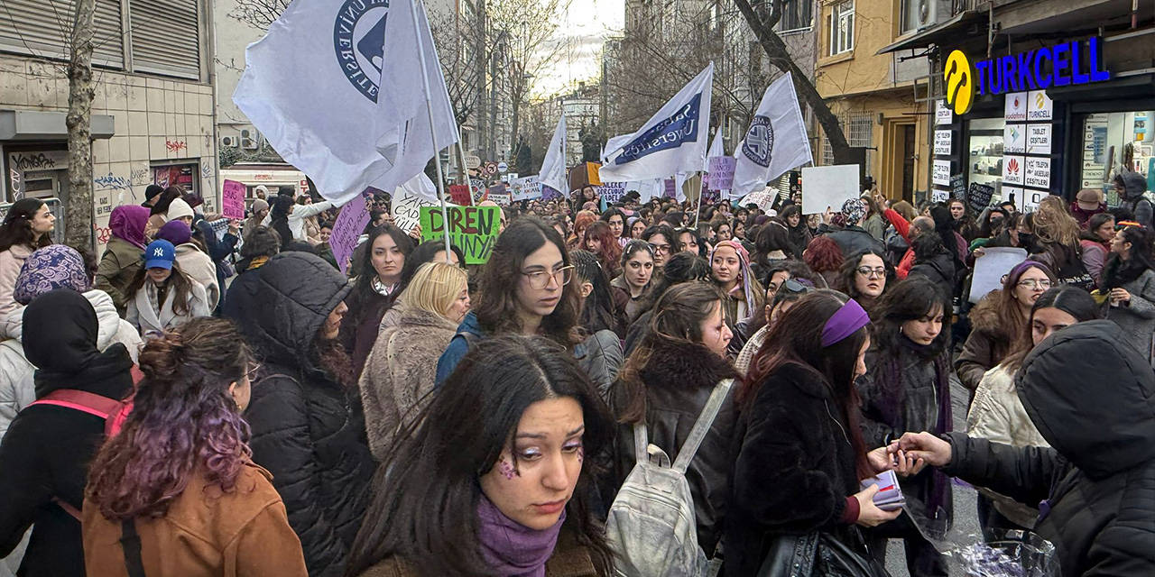 Taksim'de 8 Mart ablukası: Kadınlar, yasaklara rağmen Sıraselviler’de buluştu