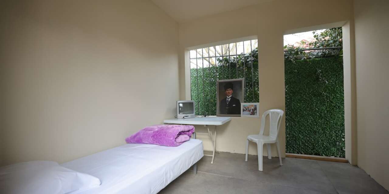 İmamoğlu'nun kaldığı hücre sergileniyor