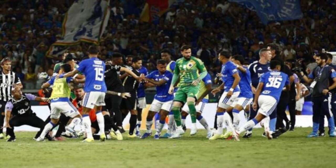 Dünya bu derbiyi konuşuyor: Tam 23 kırmızı kart çıktı