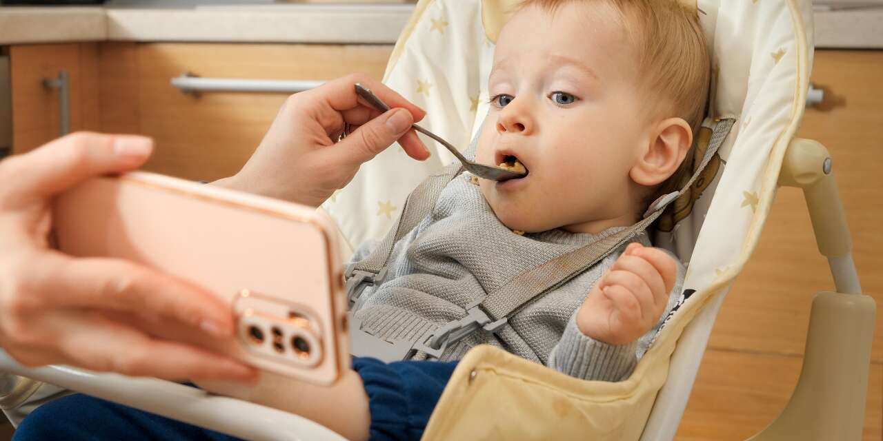 Uzmanı uyardı: Çocuğu ekran karşısında doyurmak sandığınız kadar masum değil