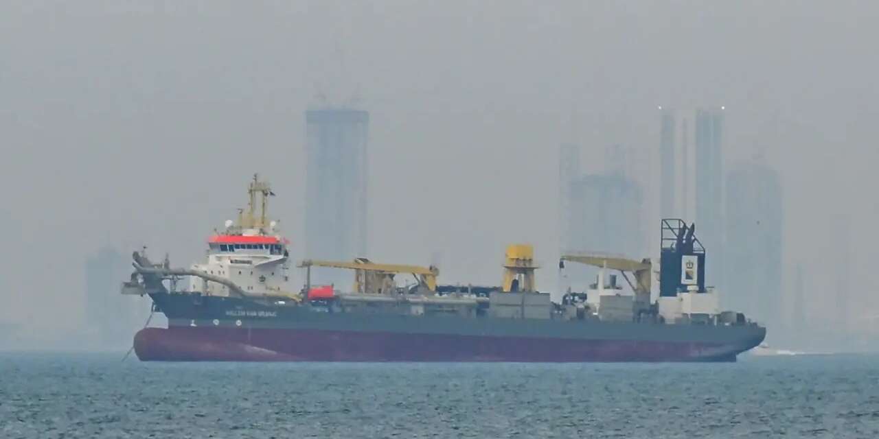 Petrol tankerleri Hürmüz Boğazı'ndan geçmiyor, kenarında bekliyor