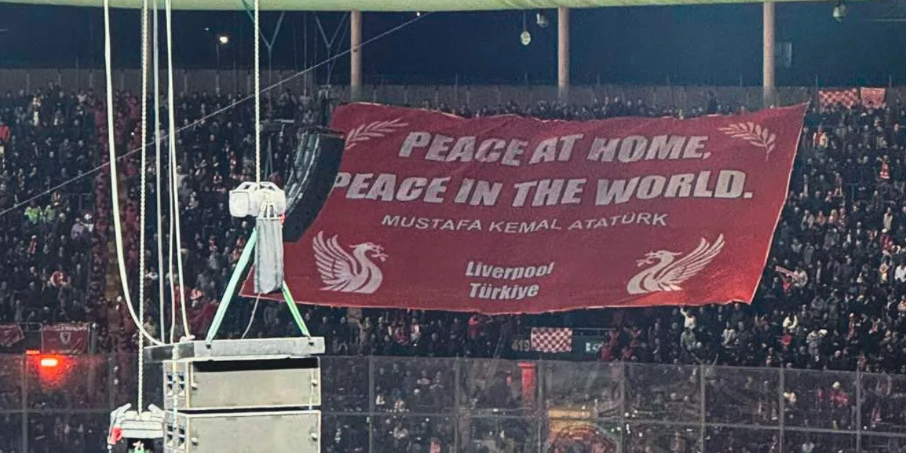 Liverpool taraftarından 'Atatürk' mesajı! TRT o pankartı görmedi