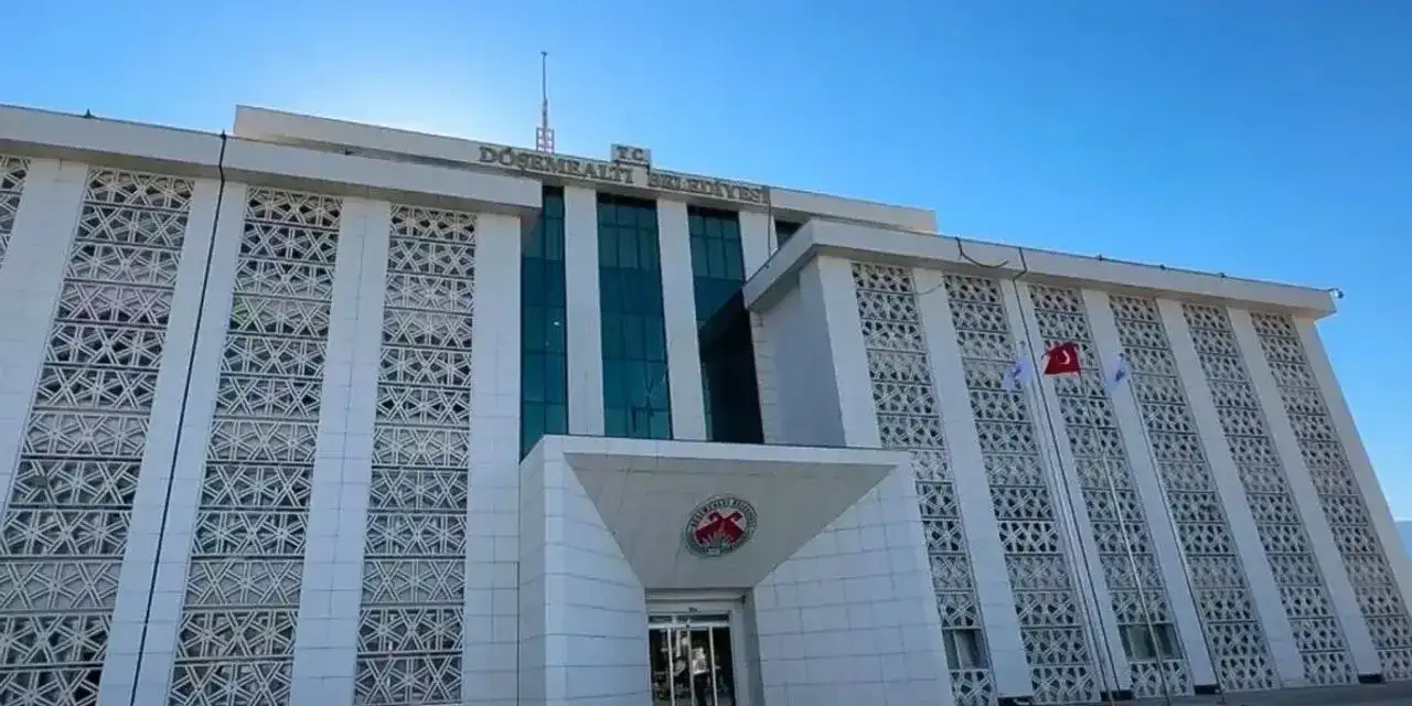 Döşemealtı Belediyesi'ne operasyon, gözaltılar var