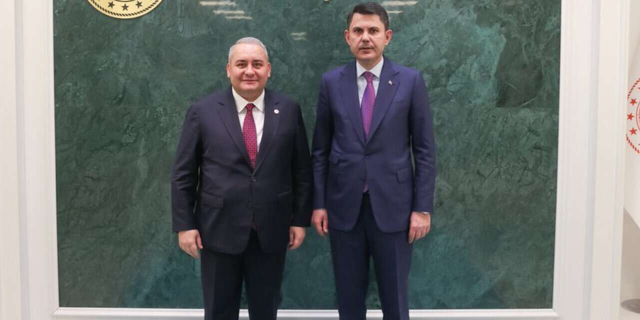 CHP’den istifa eden belediye başkanı soluğu ‘okul arkadaşının’ yanında aldı