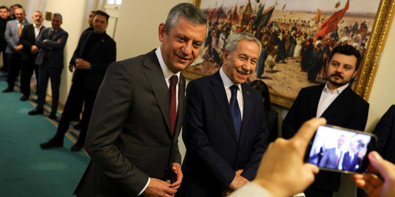 Özgür Özel, Bülent Arınç'ı ziyaret etti: Güneşin altındaki her şeyi konuştuk