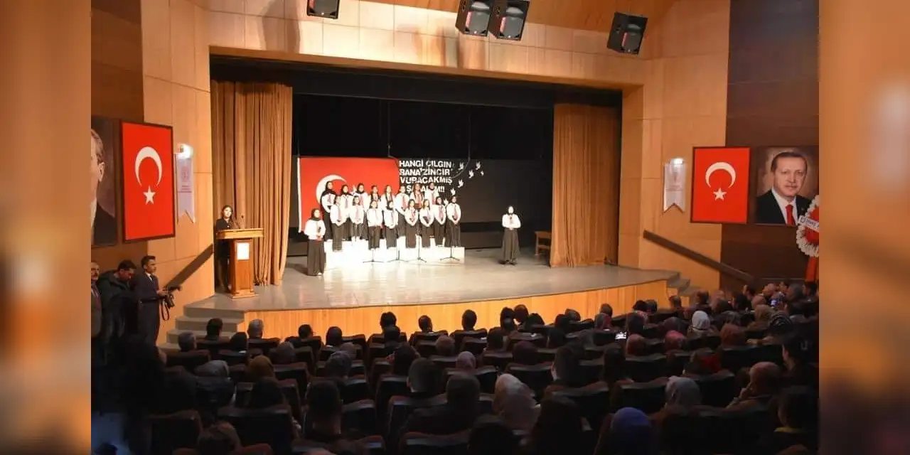 İmam hatip okulundan İstiklal Marşı'nı Arapça okuttular, ortalık karıştı!