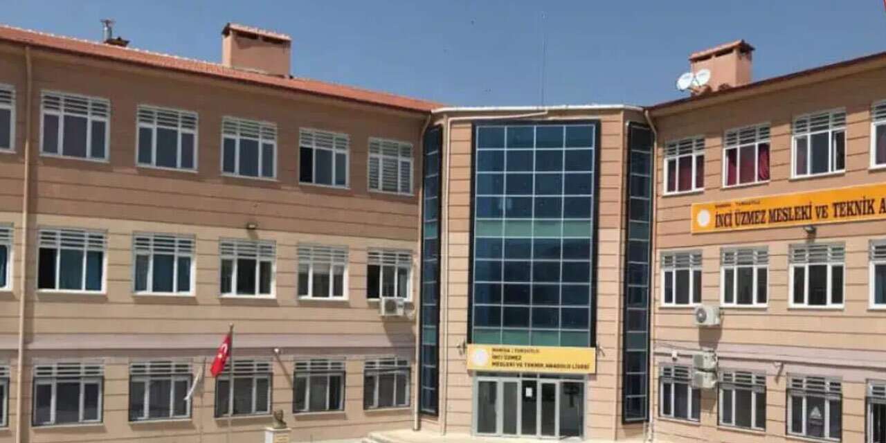 11 öğrenciden şikayet: öğretmen okulda Atatürk’e hakaret etti