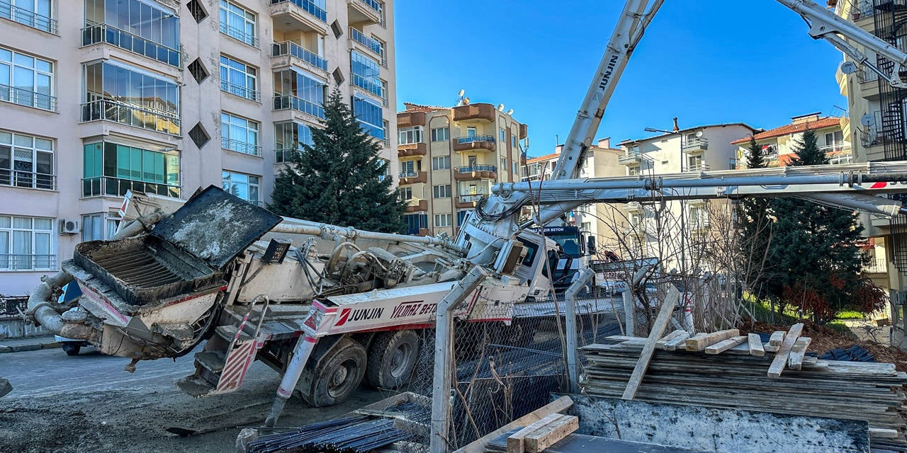 Uşak'ta iş cinayeti: Beton pompasının altında kalan işçi hayatını kaybetti