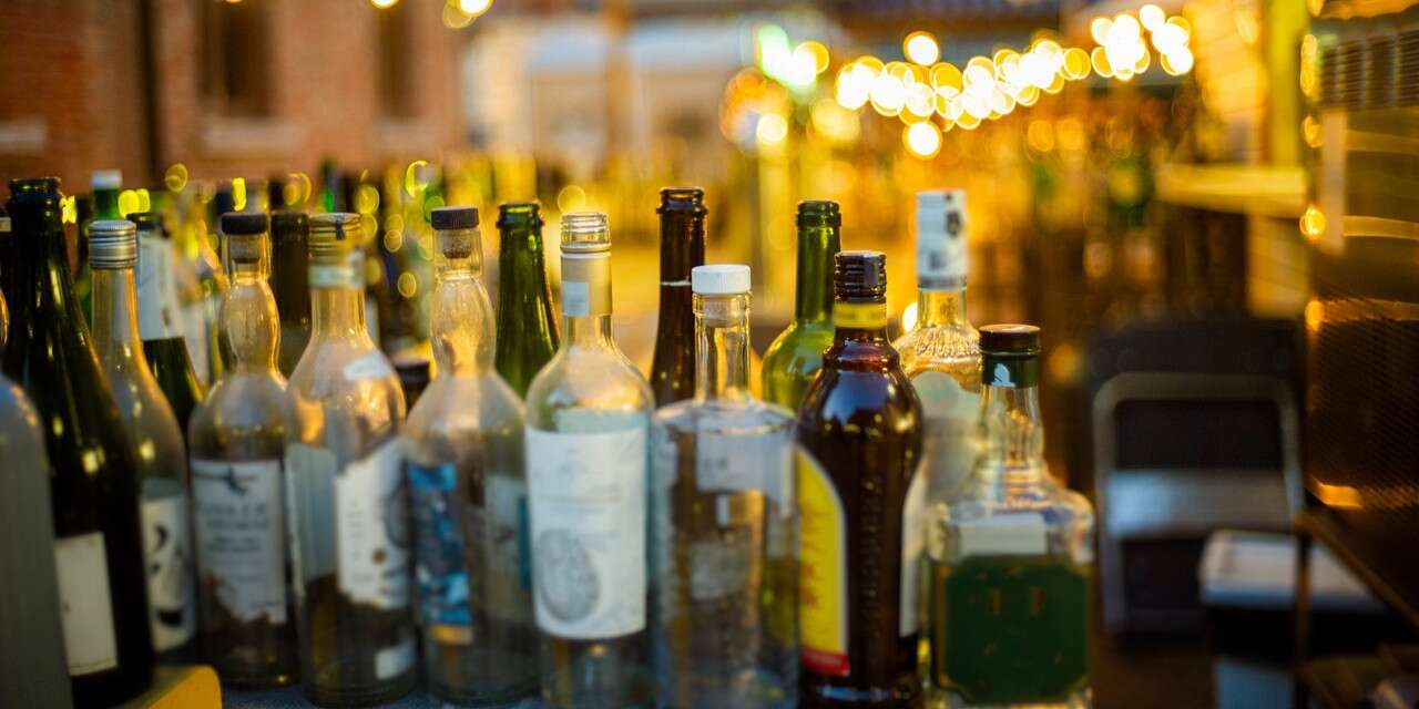 AK Parti iktidarından alkollü içkilere ilişkin yeni yasa: Yasaklar genişletiliyor!