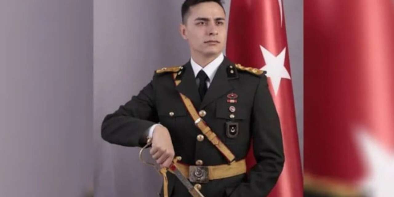 İhraç edilen teğmen Deniz Demirtaş göreve başladı