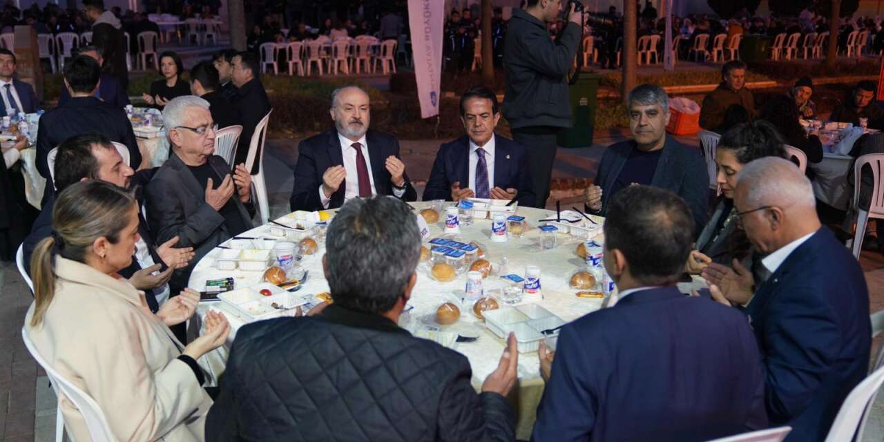 Antalya’da iftar programı: Böcek’in tahliyesi için edilen duaya iddianameyi hazırlayan savcı ‘Amin’ dedi