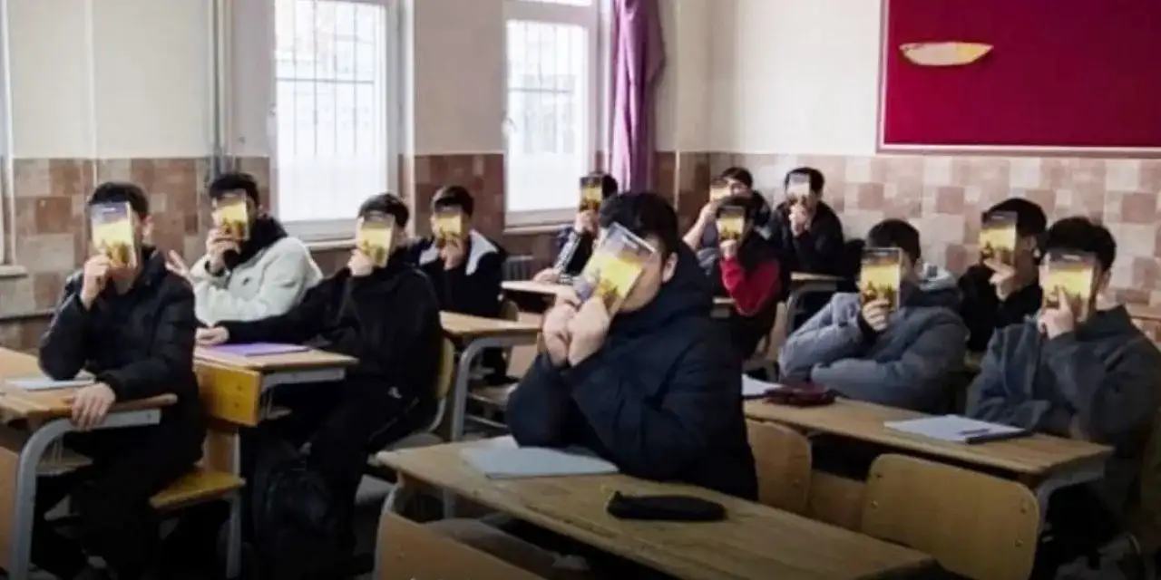 Ortaokul öğrencilerine tarikat şeyhinin kitabı dağıttılar!