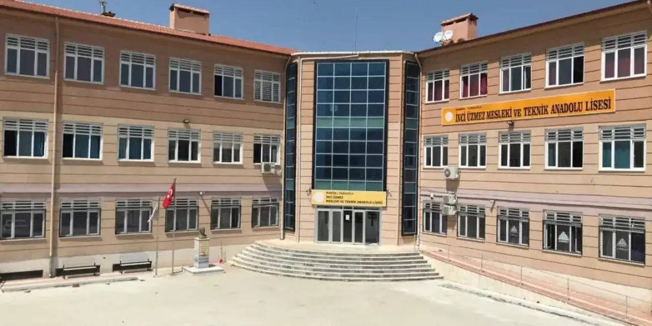 Atatürk'e hakaret eden öğretmen gözaltına alındı