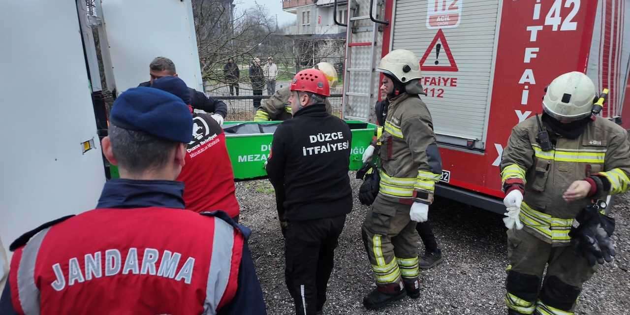 Günün acı haberi Düzce’den… Soba yangınında eşyalarını kurtarmak isterken…