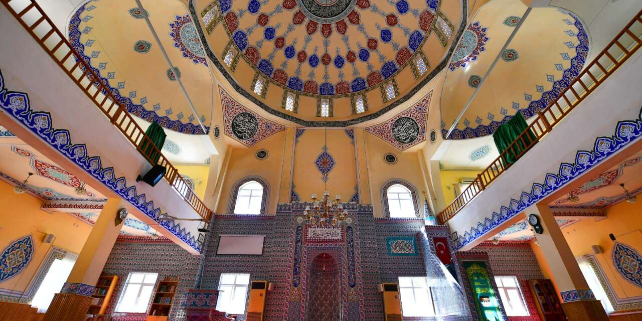 İzmir’de bayram temizliği: Camiler Ramazan boyunca elden geçti