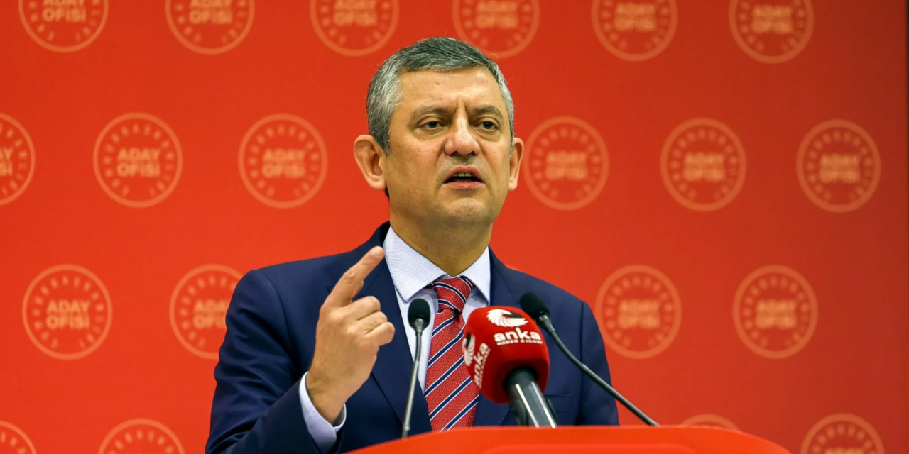 Özel, Gürlek'e seslendi: Senin oğlan sorusundan rahatsız oluyorsun da....