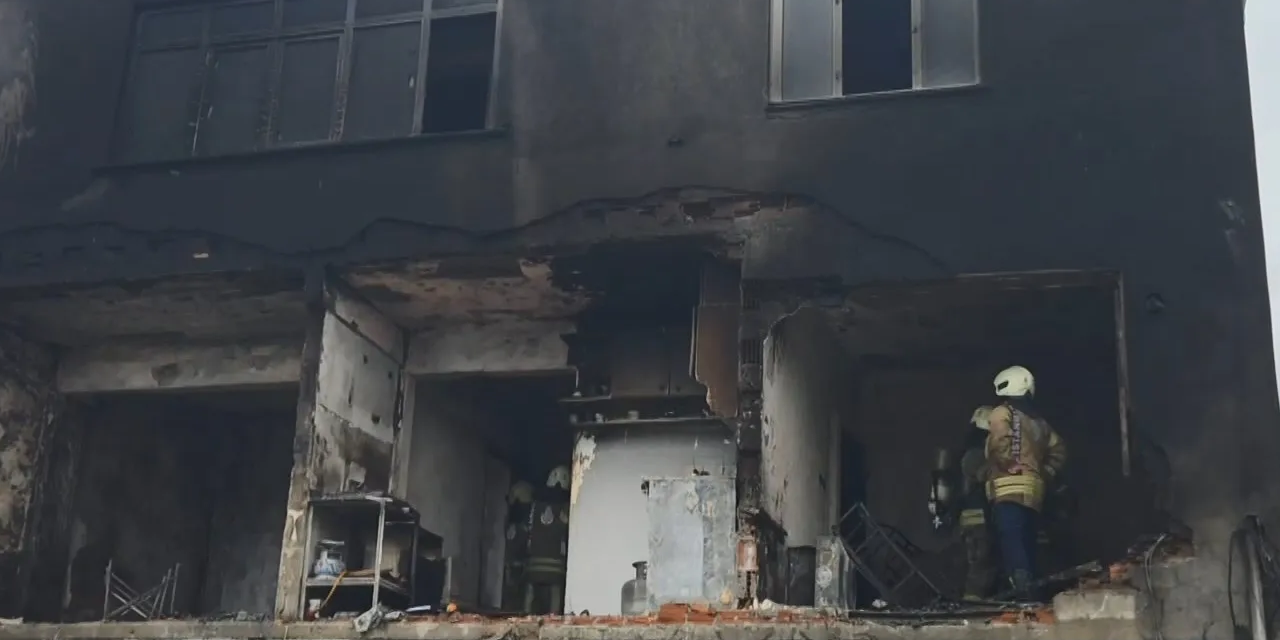 Büyükçekmece’de can pazarı: Alevlerin arasından 3’ü çocuk 6 kişi sağ çıkarıldı!