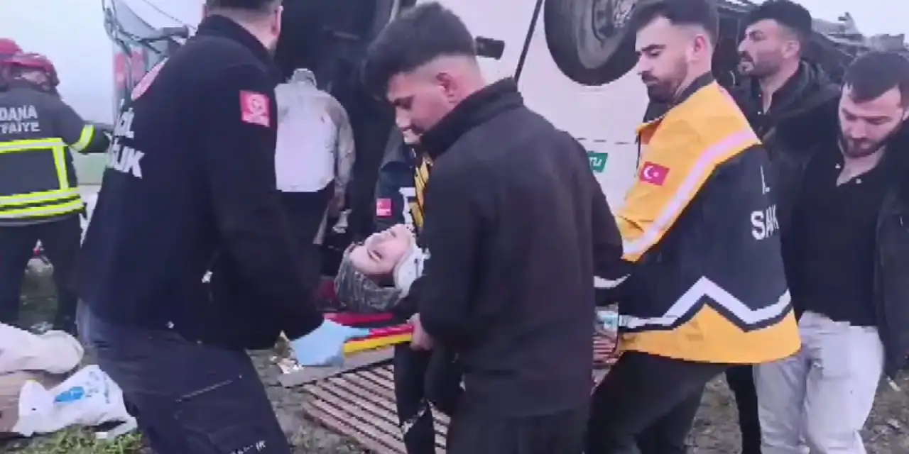 Bayramın ilk gününde feci kaza: Adana'da otobüs takla attı!