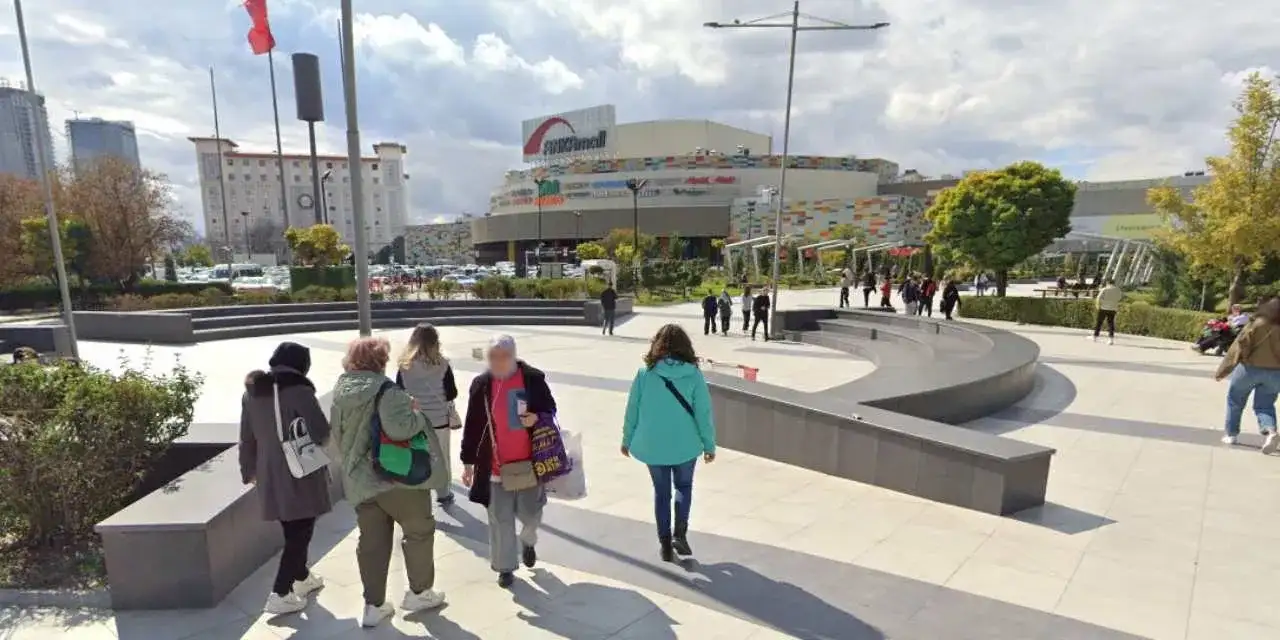 Ankara'daki en ünlü AVM önünde dehşet anları