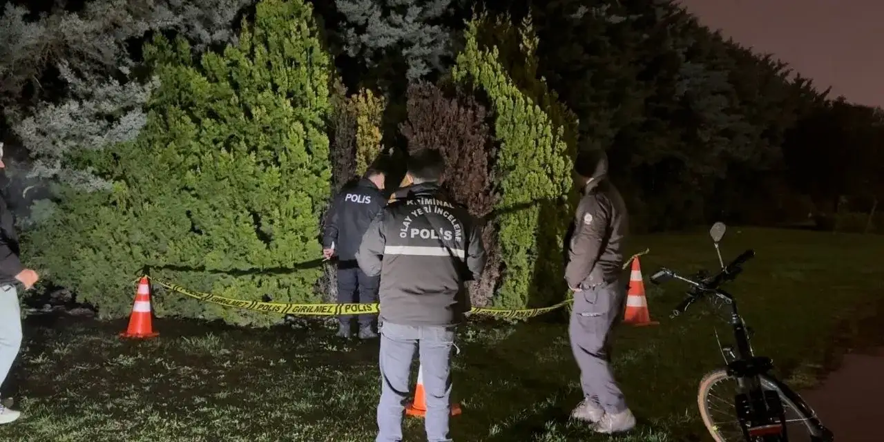 Parkta erkek cesedi bulundu