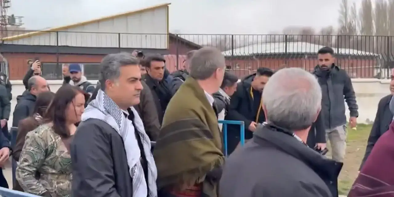 DEM Partili Başkan Tuncer Bakırhan’dan polise ‘provokatör, pis herif’ tepkisi