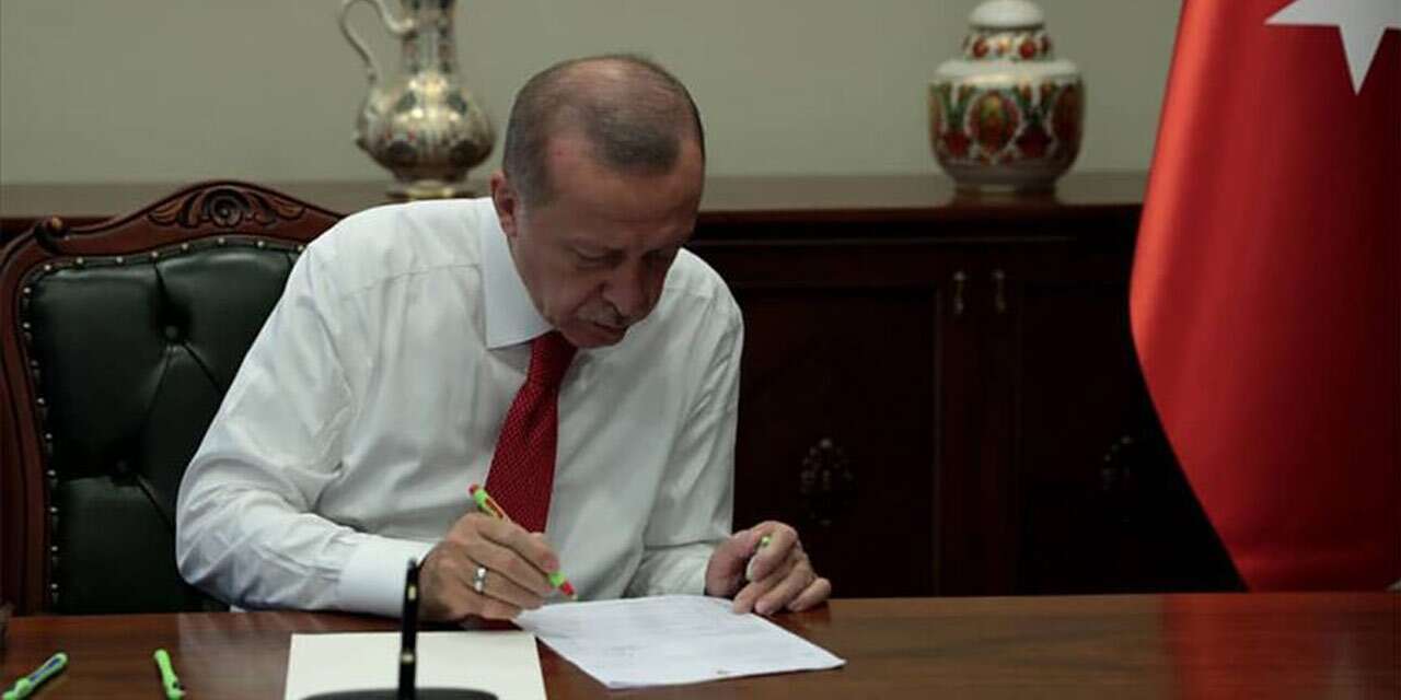 Erdoğan önünde anketlerle Tatlıses’ten ‘ben nerede yanlış yaptım’ şarkısını dinliyor