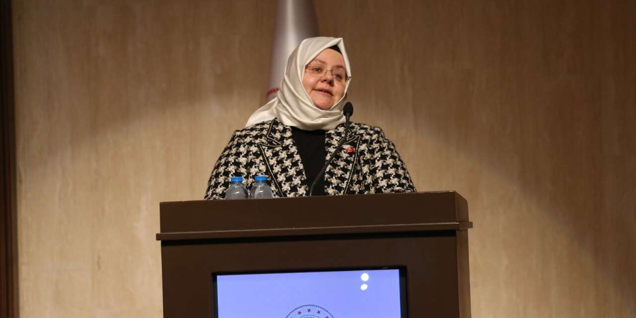 Eskişehir'de zincirleme kaza: Eski bakanlar yaralandı