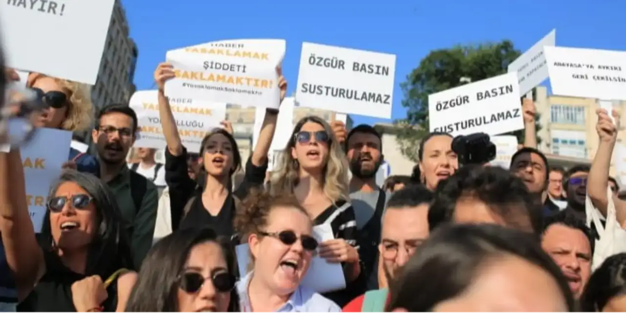 Gazetecilere yönelik değil dediler, sadece gazetecilere çalıştı: Dezenformasyon yasası tekrar gündemde