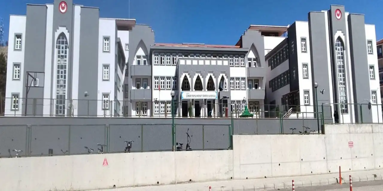 "Andımız"ın okunmasını isteyen veliye "terör" suçlaması